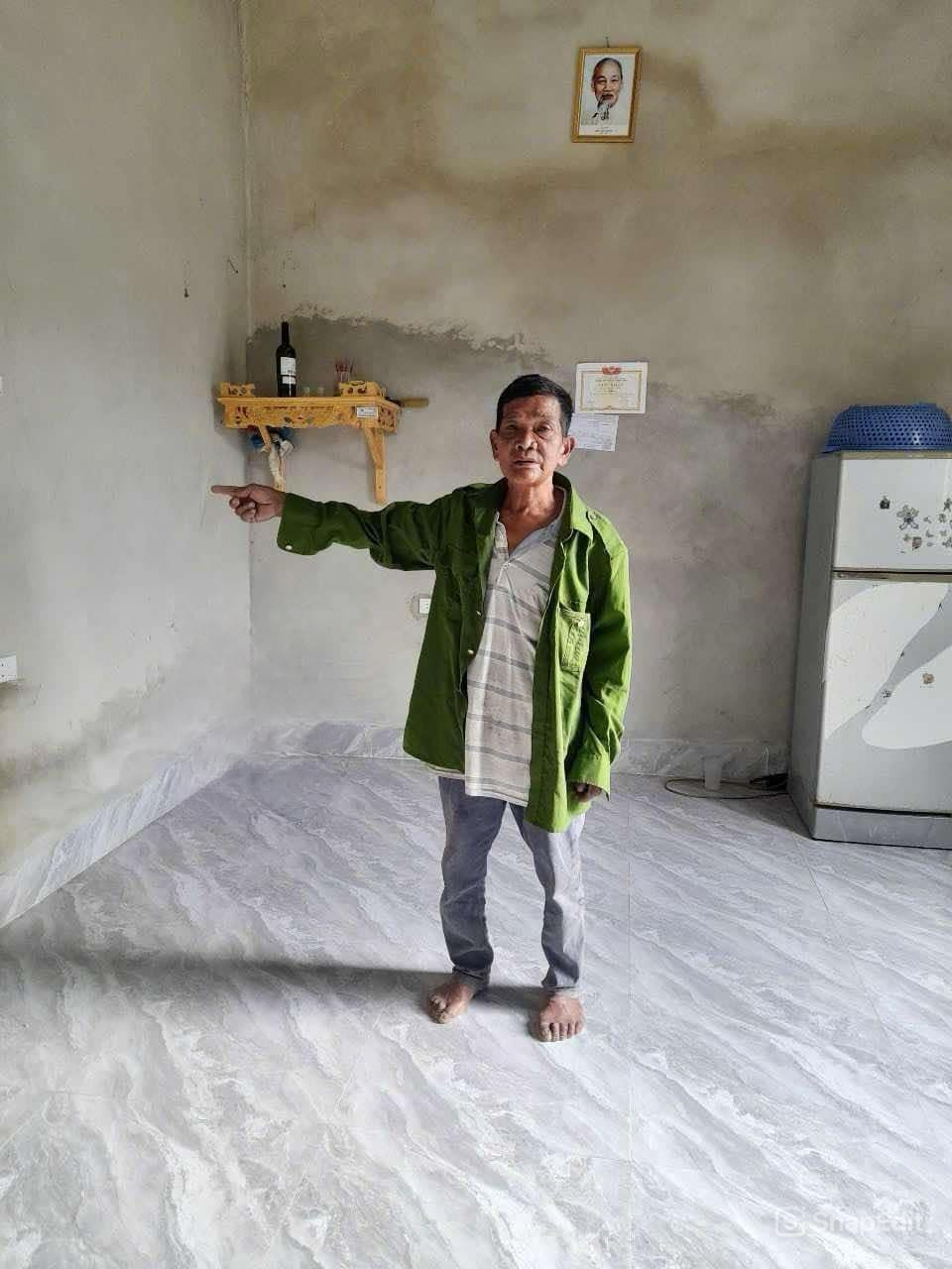 Ông Dinh vui vẻ chia sẻ về căn nhà mới